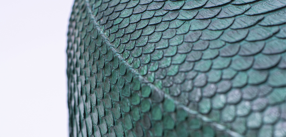 Пуф из натуральной кожи питона изумрудный цвет - фото №2