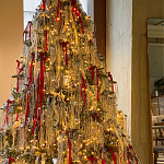 Комплект Новогодней Елки вместе с серебряной мишурой и красными лентами варинант исполнения - 1 | Loft Concept в Ростове-на-Дону