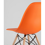Пластиковый стул на ножках из массива бука Eames Orange варинант исполнения - 3 | Loft Concept в Ростове-на-Дону