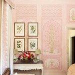 Обои ручная роспись Jharokha Arches Original colourway on pink painted Xuan paper варинант исполнения - 1 | Loft Concept в Ростове-на-Дону