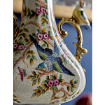 Ваза белого цвета из фарфора с цветочным рисунком и бронзовыми ручками с фигурками птиц Eden Garden porcelain and bronze варинант исполнения - 4 | Loft Concept в Ростове-на-Дону