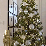 Украшенная Новогодняя Елка с серебряными шарами и звездами варинант исполнения - 1 | Loft Concept в Ростове-на-Дону