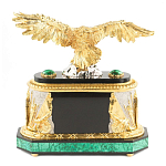 Часы настольные из натурального камня Малахит с декором в виде орла в подарочной коробке Eagle Stone Clock варинант исполнения - 4 | Loft Concept в Ростове-на-Дону