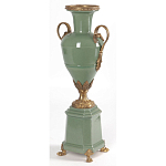 Ваза зеленого цвета из фарфора на высокой подставке с бронзовыми ручками Eden Garden porcelain and bronze варинант исполнения - 2 | Loft Concept в Ростове-на-Дону