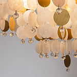 Люстра подвесная с белыми и золотыми круглыми подвесками Диаметр 70 см SHELL Chandelier варинант исполнения - 3 | Loft Concept в Ростове-на-Дону