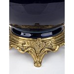 Ваза темно-синяя фарфоровая на бронзовой подставке с ажурным ободком и изогнутыми ручками Eden Garden варинант исполнения - 3 | Loft Concept в Ростове-на-Дону