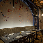 Обои ручная роспись Falling Flowers Standard colourway on Pale Grey dyed silk варинант исполнения - 2 | Loft Concept в Ростове-на-Дону