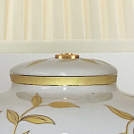 Настольная лампа с фарфоровым основанием бежевого цвета с рисунком и плиссированным абажуром на темной подставке Elstead Lighting варинант исполнения - 8 | Loft Concept в Ростове-на-Дону