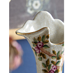 Ваза белого цвета из фарфора с цветочным рисунком и бронзовыми ручками с фигурками птиц Eden Garden porcelain and bronze варинант исполнения - 5 | Loft Concept в Ростове-на-Дону