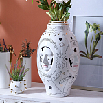 Ваза с декоративными лицами и графическими элементами в виде сердец и символов Faces of Imagination варинант исполнения - 3 | Loft Concept в Ростове-на-Дону