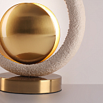 Настольная лампа с бежевым текстурным кольцом и латунным шаром в центре Tactile   варинант исполнения - 7 | Loft Concept в Ростове-на-Дону