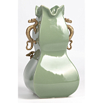 Ваза зеленого цвета из фарфора с бронзовыми ручками в виде драконов и рельефным цветочным декором Eden Garden porcelain and bronze варинант исполнения - 4 | Loft Concept в Ростове-на-Дону