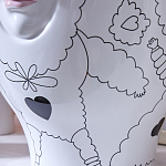 Ваза с декоративными лицами и графическими элементами в виде сердец и символов Faces of Imagination варинант исполнения - 10 | Loft Concept в Ростове-на-Дону