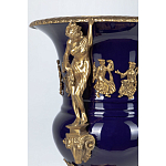 Ваза темно-синего цвета из фарфора с бронзовыми ручками в виде фигур Eden Garden porcelain and bronze варинант исполнения - 6 | Loft Concept в Ростове-на-Дону