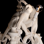 Люстра с тремя фигурами обезьян с лампочками в руках белого цвета Hanging Monkey варинант исполнения - 4 | Loft Concept в Ростове-на-Дону