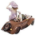 Статуэтка фарфоровая Девушка с автомобилем Charming Statuette варинант исполнения - 2 | Loft Concept в Ростове-на-Дону