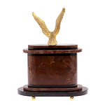 Часы настольные бронзовые из натурального камня Лемезит с декором в виде горного орла Eagle Stone Clock варинант исполнения - 4 | Loft Concept в Ростове-на-Дону