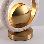 Настольная лампа с бежевым текстурным кольцом и латунным шаром в центре Tactile   варинант исполнения - 8 | Loft Concept в Ростове-на-Дону