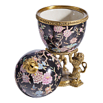 Шкатулка в форме яйца на величественных львах из фарфора с бронзовыми элементами Eden Garden варинант исполнения - 2 | Loft Concept в Ростове-на-Дону