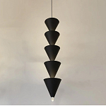 Подвесной светильник светодиодный в виде ряда черных металлических конусов  Herringbone варинант исполнения - 4 | Loft Concept в Ростове-на-Дону