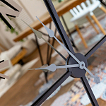 Часы настенные зеркальные с серебряным металлическим циферблатом Mirror Tower Clock варинант исполнения - 3 | Loft Concept в Ростове-на-Дону