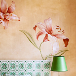 Обои ручная роспись Lilium Special Colourway on yellow painted silk варинант исполнения - 2 | Loft Concept в Ростове-на-Дону